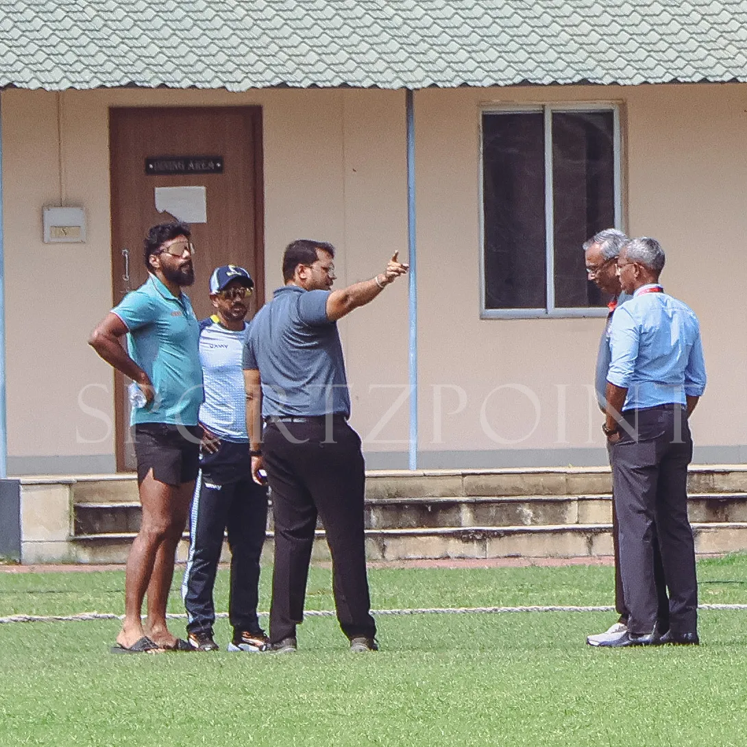 Ahimanyu Easwaran stays on 99: No rain, no game in Kalyani - sportzpoint.com