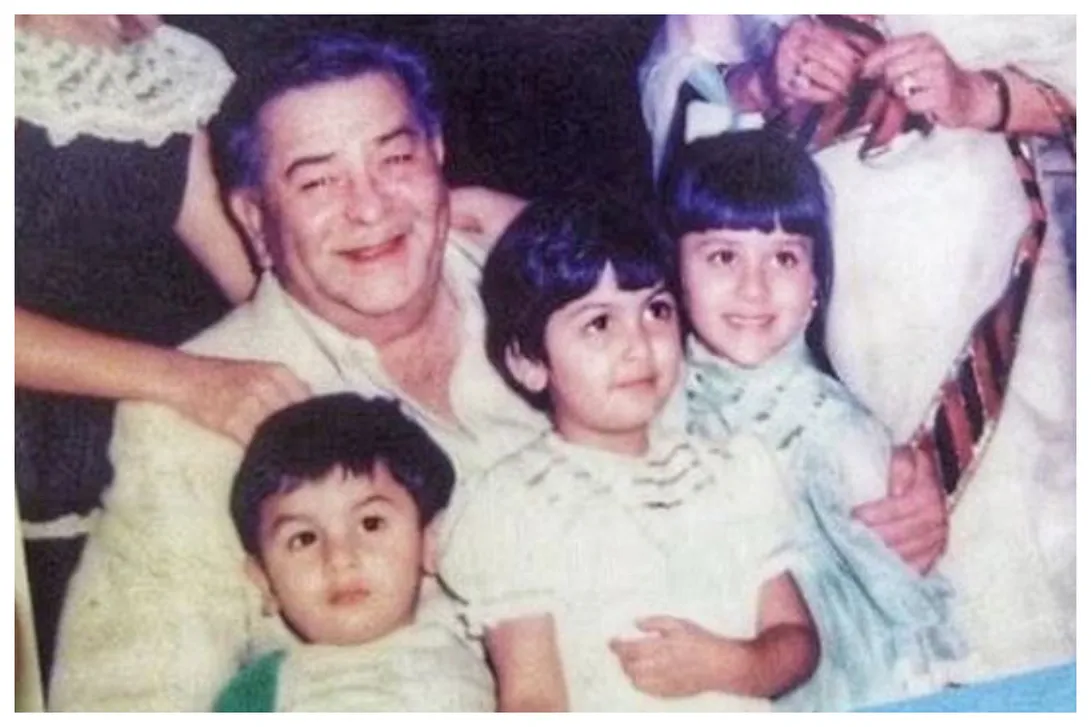 Krishna and Raj Kapoor's unseen picture with Kareena, Ranbir, Karisma and  Riddhima is a perfect flashback photo - The Statesman