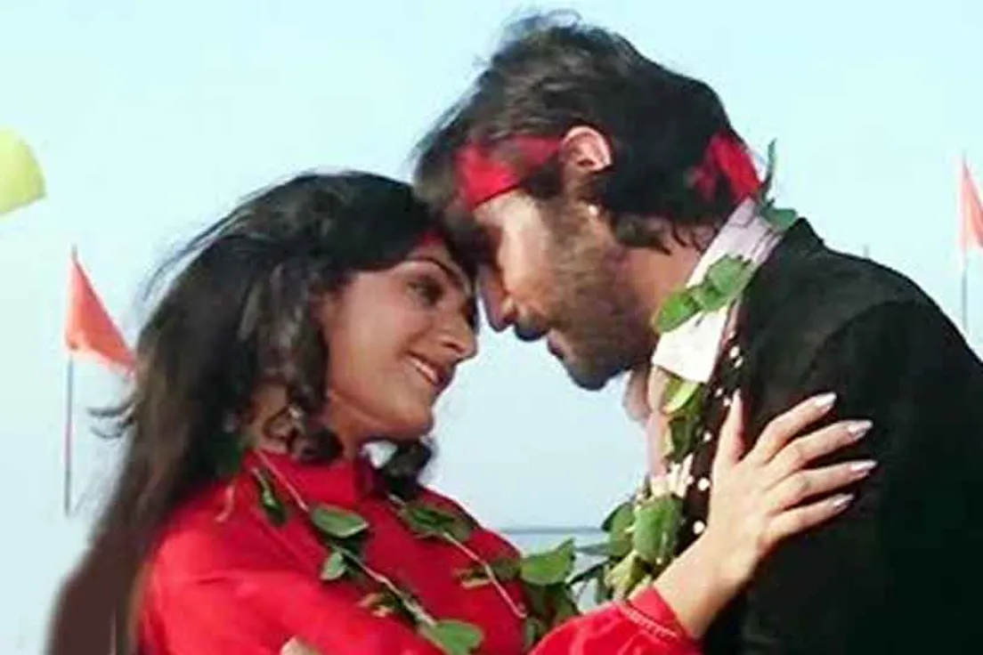 Bollywood retro Jackie shroff and meenakshi seshadri Fought during hero  movie shooting | Hero Movie: मीनाक्षी शेषाद्रि की एक बात से नाराज हो गए  Jackie Shroff, मजेदार है हिट फिल्म, हिट जोड़ी