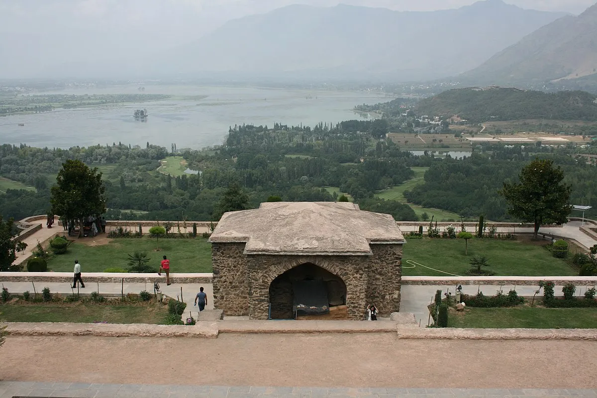 dal lake view from pari mahal