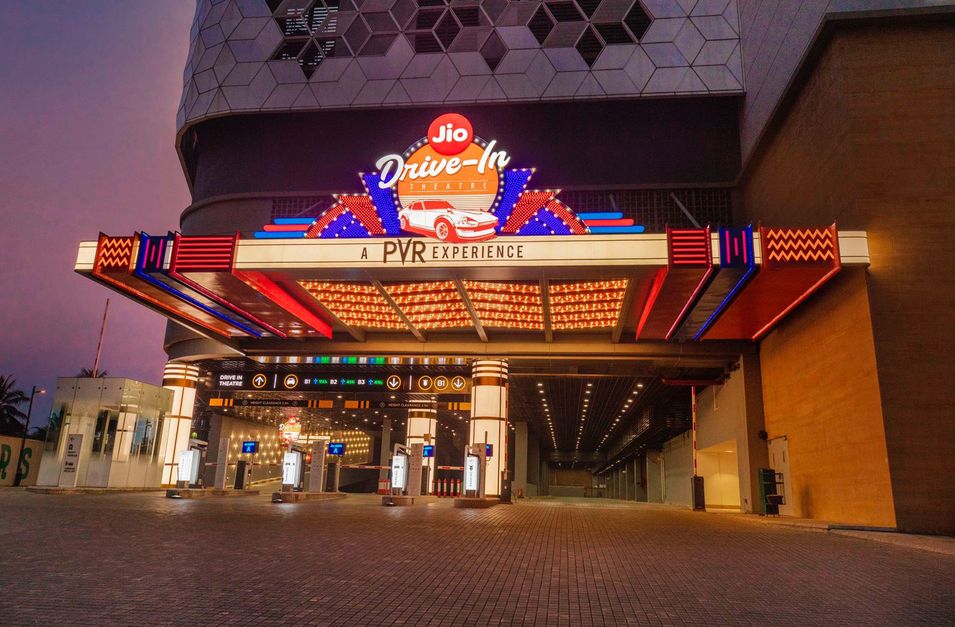 RELIANCE LAUNCHES INDIA’S 1st ROOFTOP JIO DRIVEIN THEATRE, OPERATED