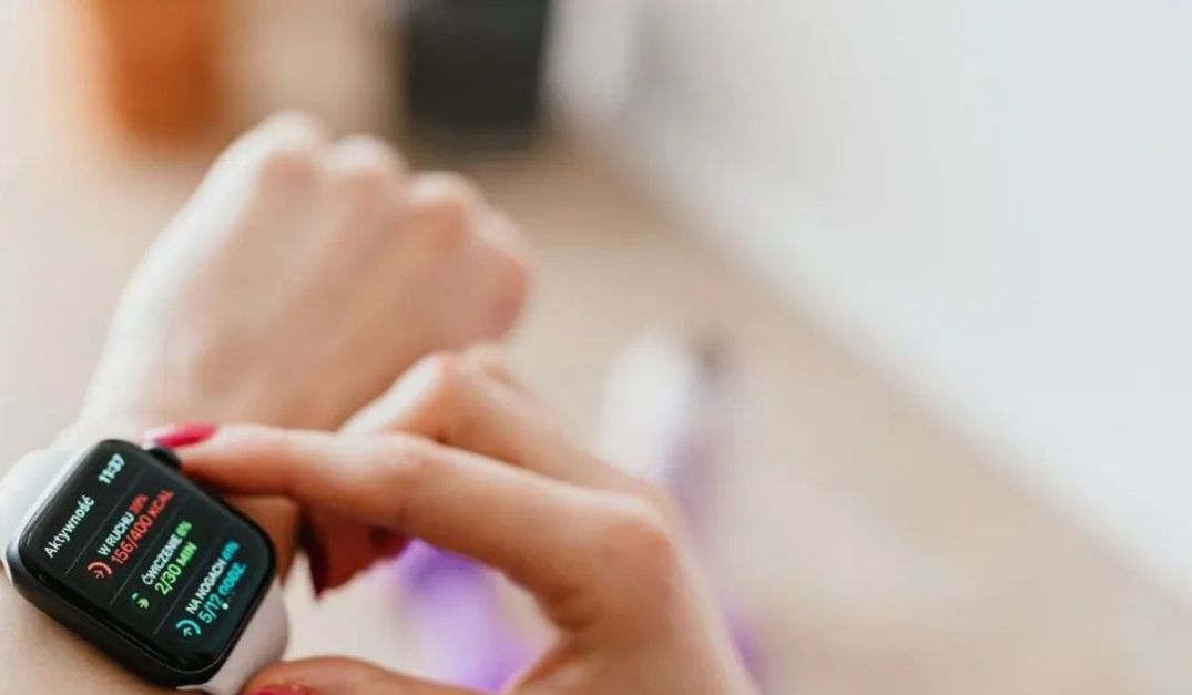 Smartwatch Saved Woman's Life, Alerted About Dangerous Blood Clot