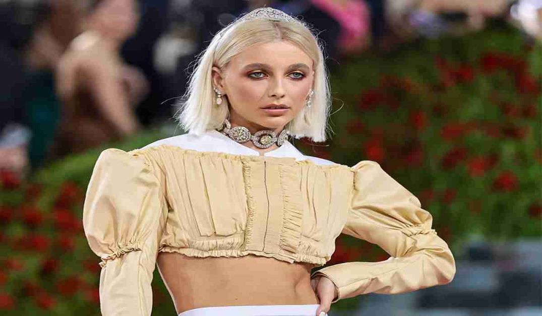 Emma Chamberlain's Cartier Choker At Met Gala Sparks Controversy