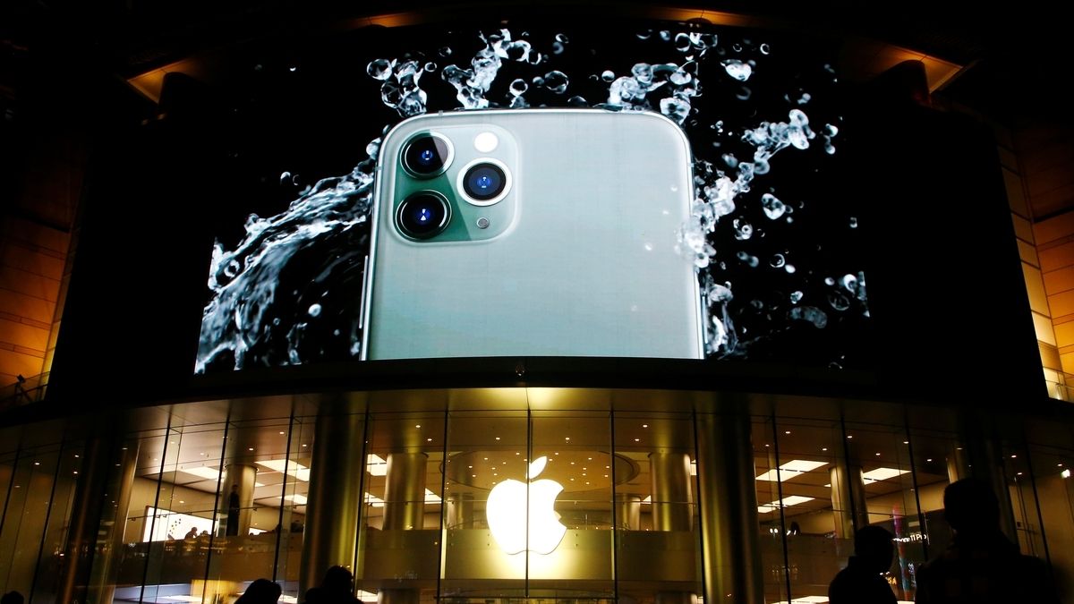 Apple’s Apple iphone Profits Fall 24% in China Amid Huawei Surge, Market Watches Impression on Suppliers