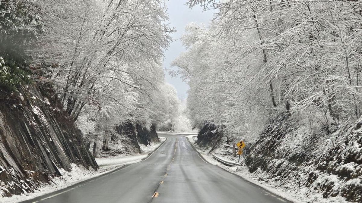 A Snowy Surprise Creston, North Carolina Transforms into a Winter