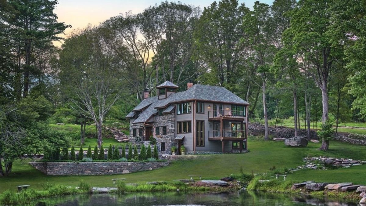 Historic Wonderland Alison Pill and Joshua Leonard's Breezy Hill