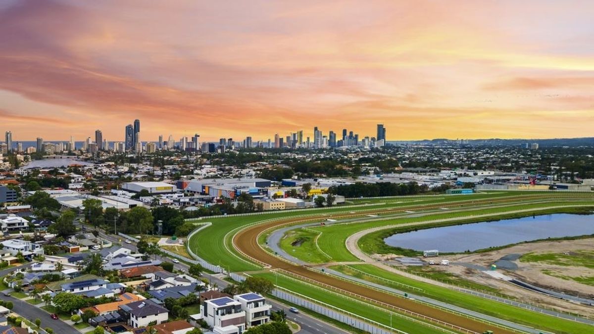 Luxury Bundall Home Offers Front-Row Views of Gold Coast Turf Club Events