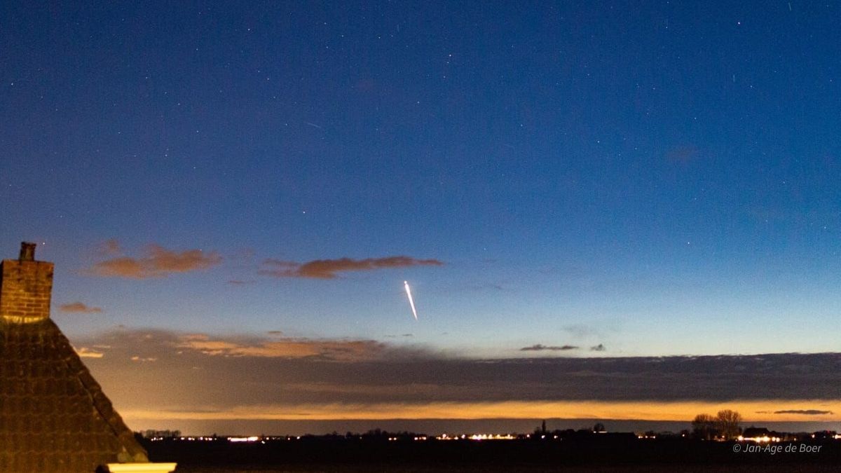 Een spectaculaire meteoorvuurbal verlicht de hemel boven Noord-Nederland en fascineert de toeschouwers