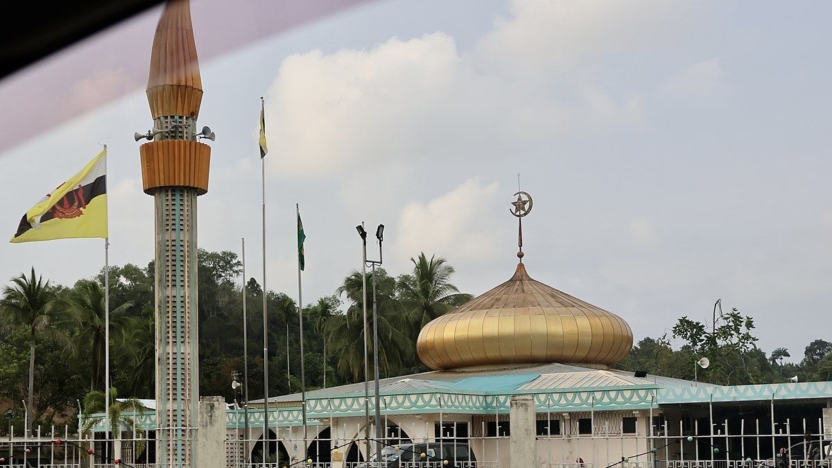 Brunei's Sultan Inaugurates Az-Zakireen Mosque, Enhancing Community ...