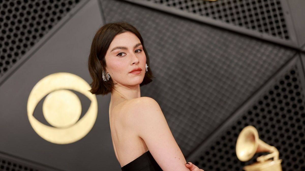 Gracie Abrams' Chanel Charm at the 2024 Grammy Awards