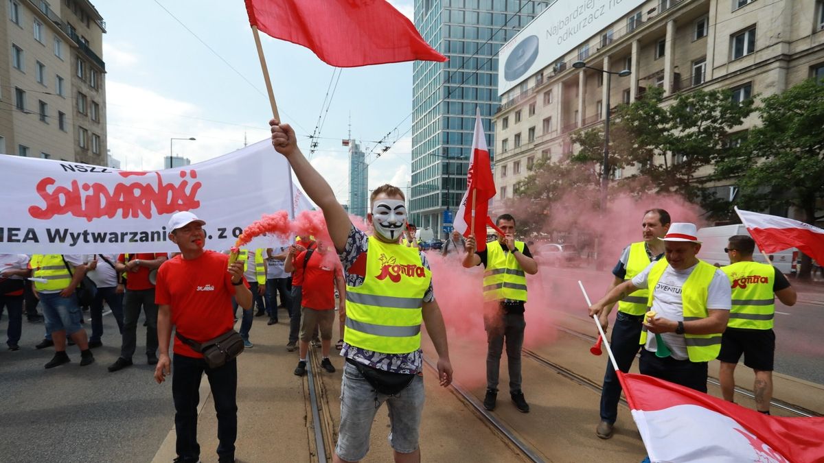 Polscy robotnicy i rolnicy protestują w Warszawie przeciwko Europejskiemu Zielonemu Ładowi