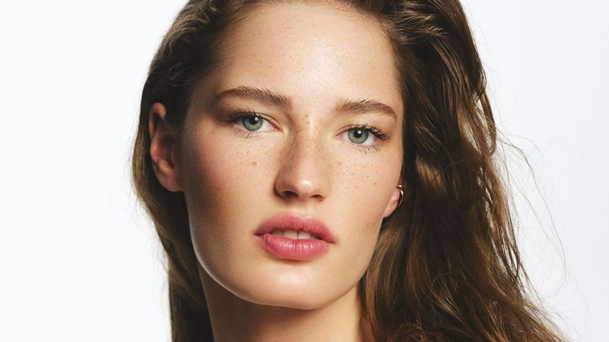 From Classroom to Catwalk: Scunthorpe’s Gemma Francis-Burnett Dominates Global Fashion Scene From Classroom to Catwalk: Scunthorpe’s Gemma Francis-Burnett Dominates Global Fashion Scene