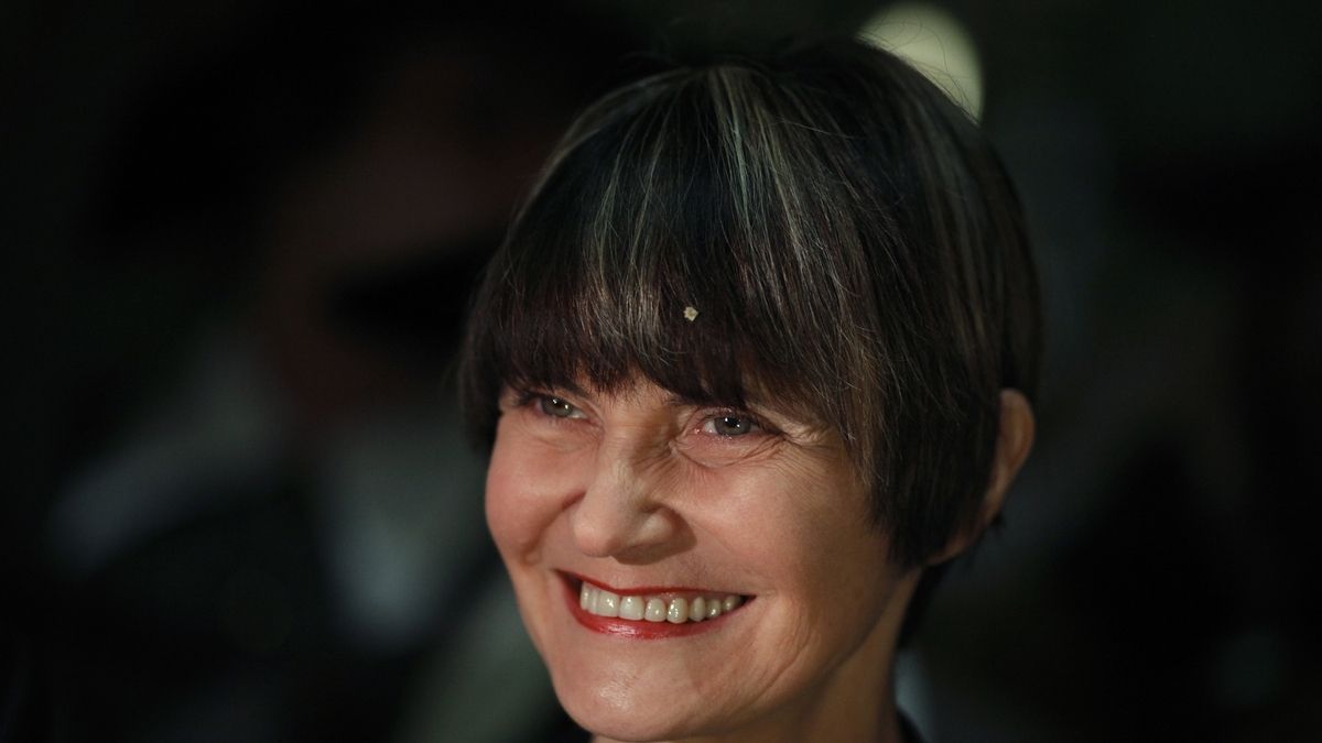 Micheline Calmy-Rey stellt sich eine zuversichtliche Schweiz inmitten globaler Herausforderungen im Jahr 2023 vor