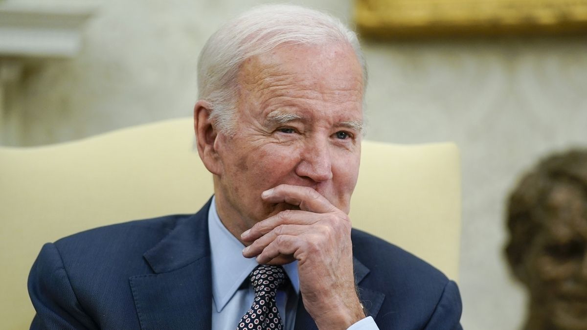 Debate Over Biden’s Fitness Intensifies: Obama Aides Concerned, Doctor Asserts Health