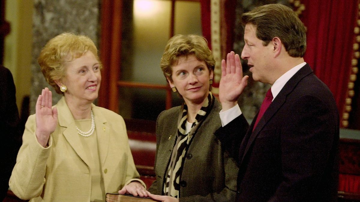 Jean Carnahan Missouri's First Female US Senator, Trailblazing Legacy