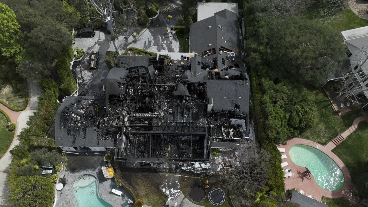 Cara Delevingne's Studio City Home Destroyed by Fire, Two Injured, Cats Feared Dead