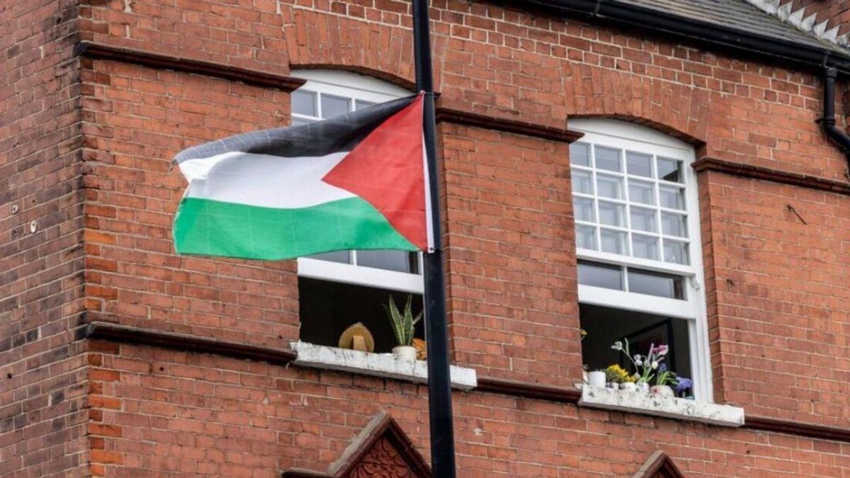 Palestinian Flags Stir Emotions Among East London’s Diverse Communities