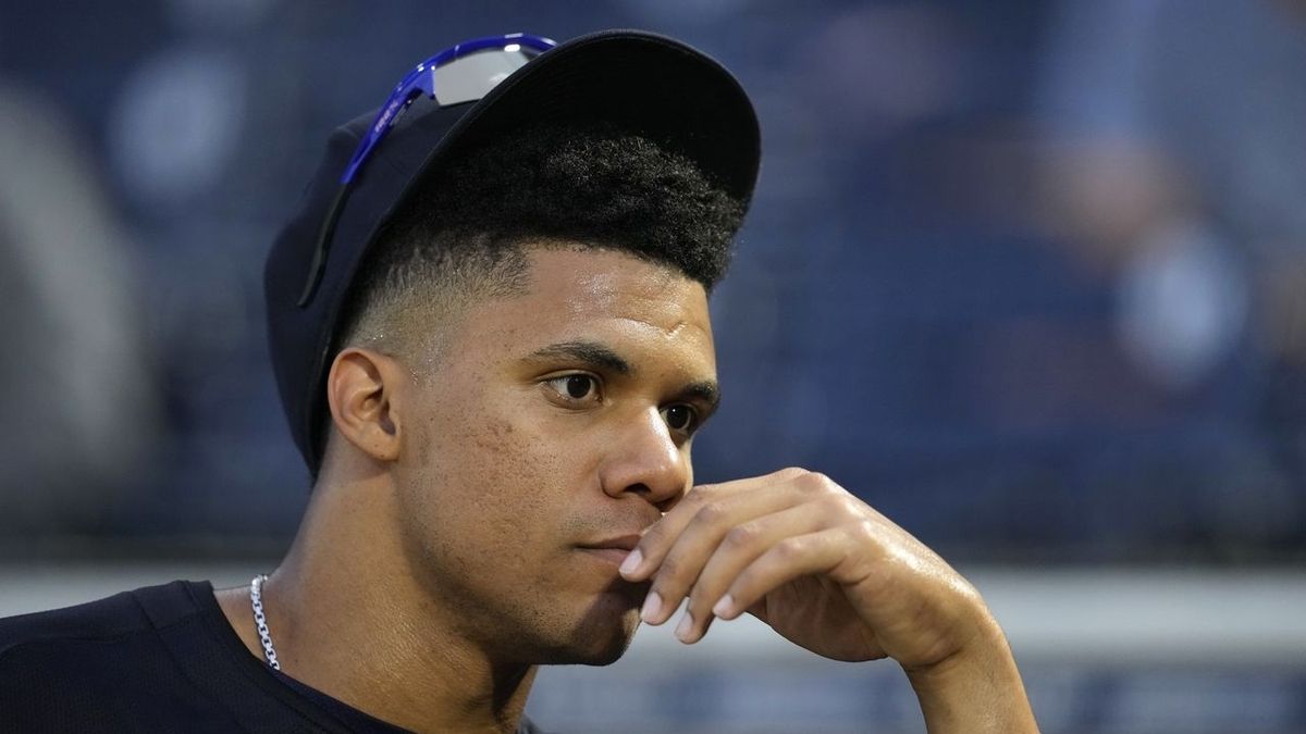 Juan Soto Eyes New Bats in Yankees Clubhouse Spring Training Highlights