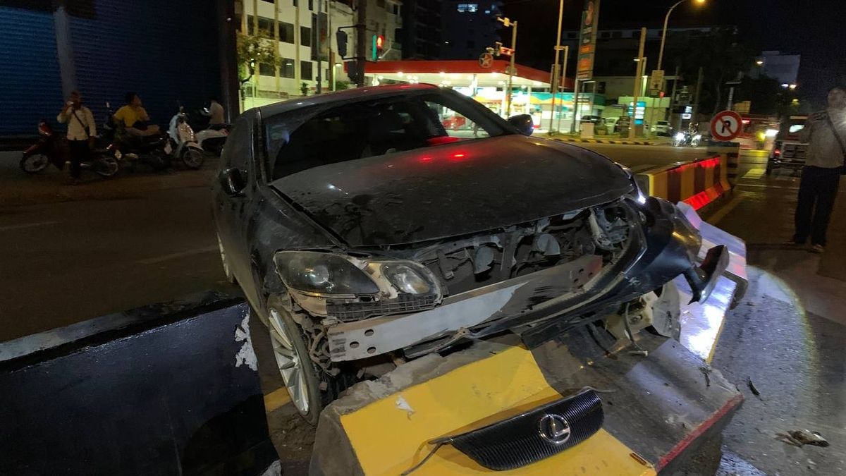 Cambodia: DUI Suspect Crashes Luxury Car in Phnom Penh, Flees Scene