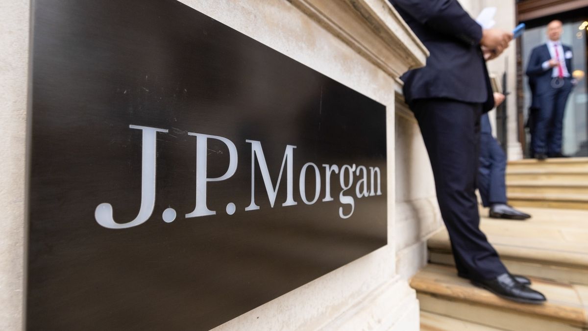 JPMorgan Chase Takes Lead In AI Deployment, Collaborates With ...