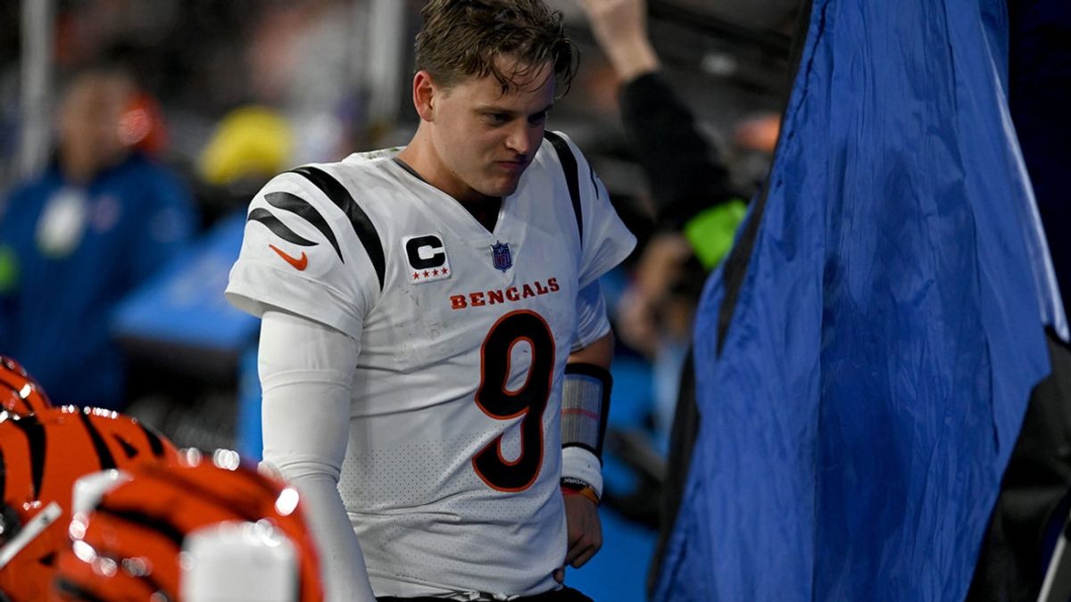 Injuries to BillionDollar Quarterbacks Highlight Risks in NFL