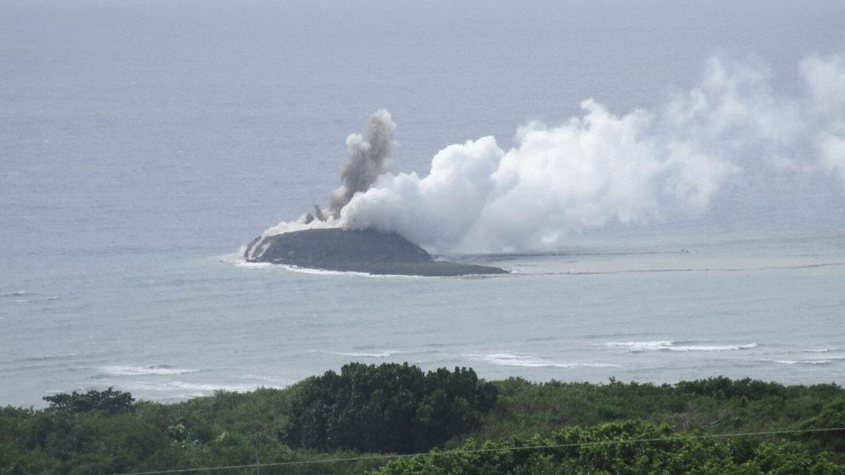 Undersea Volcano Eruption near Iwo Jima Creates New Island