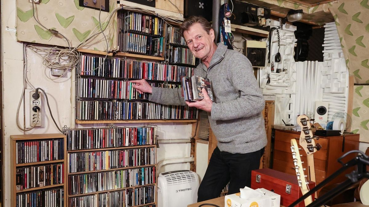 Flemish Libraries Sell CD Collections as Popularity Wanes