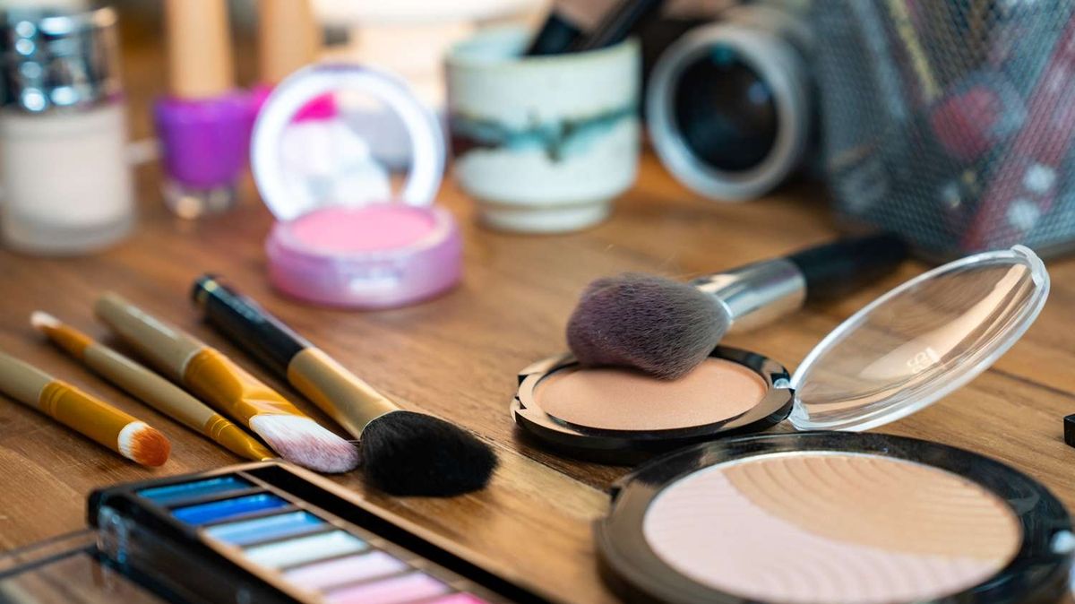 Pre-Shower Makeup: The TikTok Trend Transforming Beauty Routines