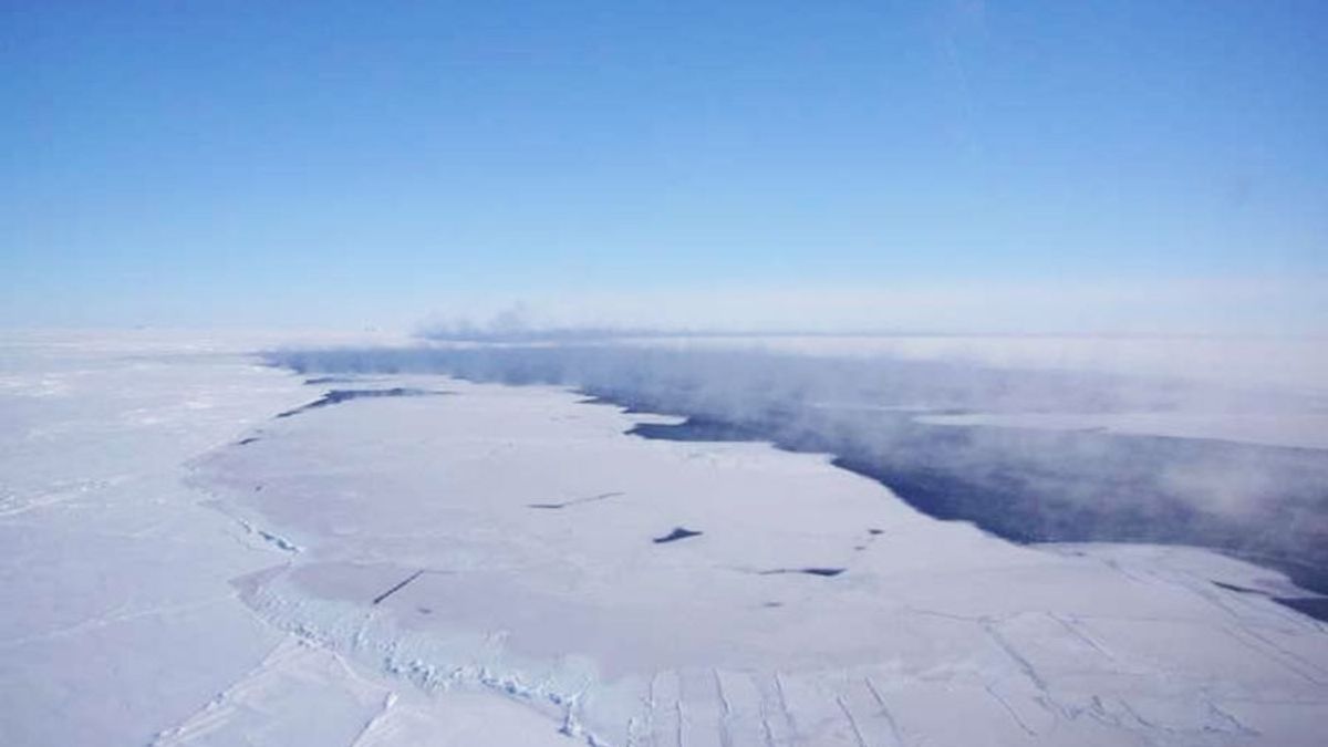 Antarctic Anomalies: Unprecedented Ice Opening and an Unexpected Discovery