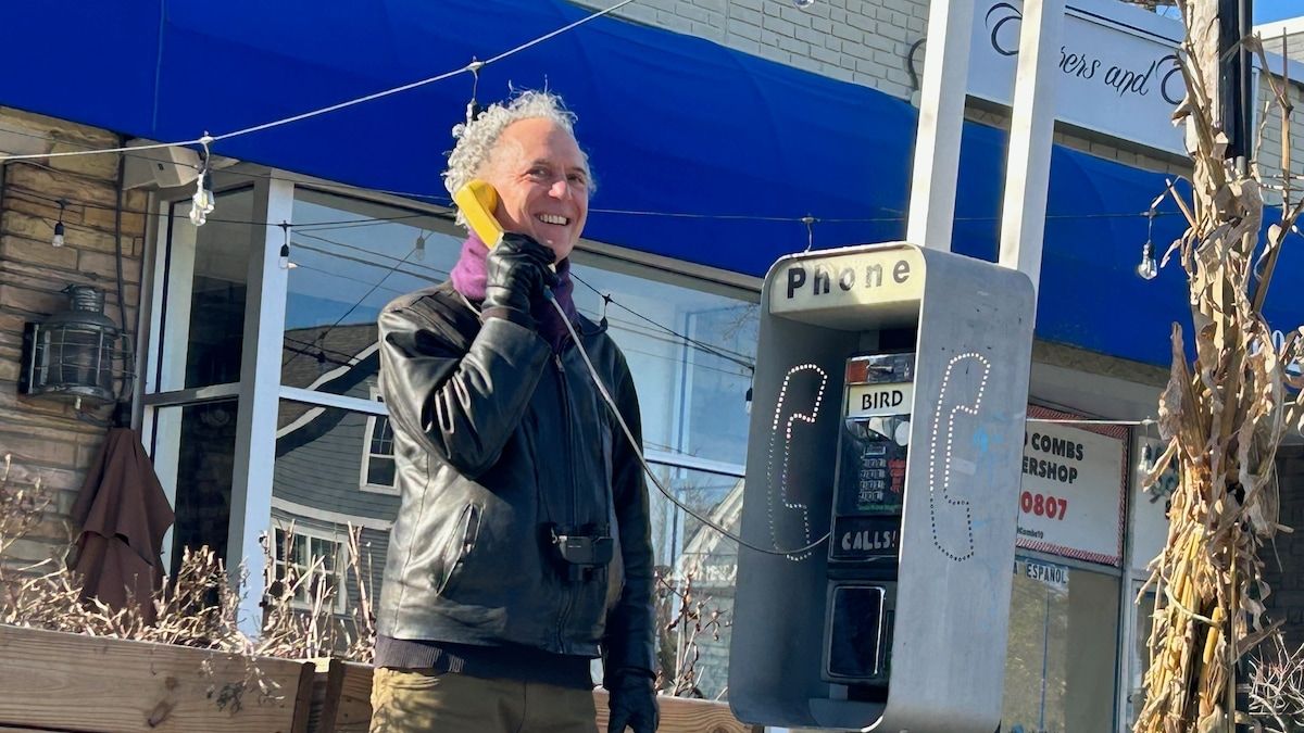 bird-calls-phone-a-unique-public-art-installation-in-maryland