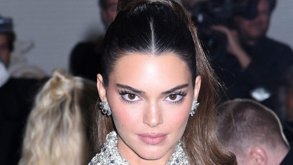 Kendall Jenner Ushers in 2024 with Optimism and Style
