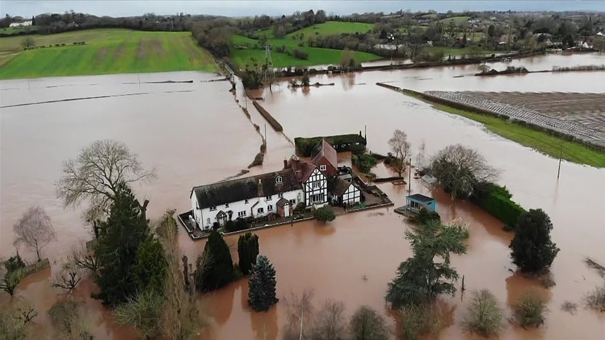 Storm Henk Flood Threatens Homes in Chippenham: Residents and Developer ...