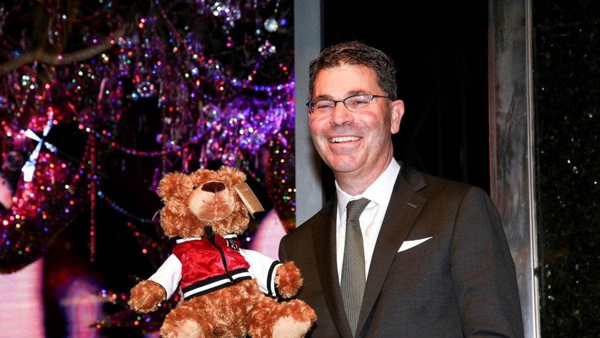 Tony spring steps in as macy s ceo amid retail turmoil