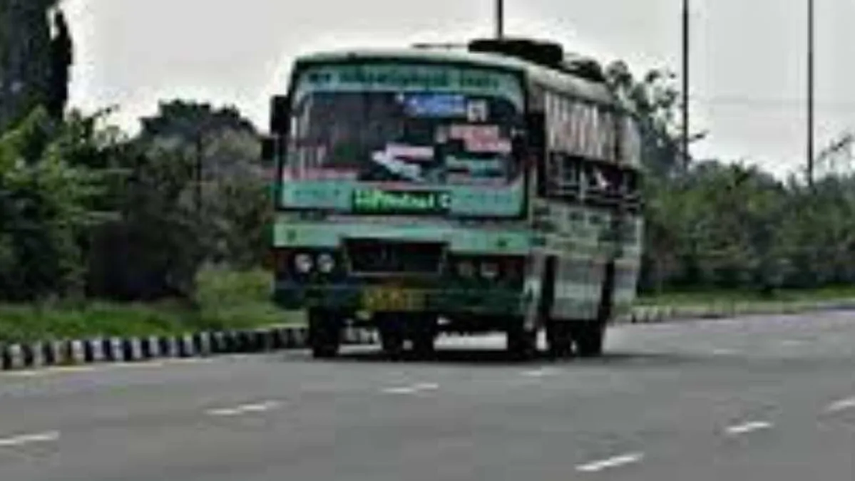 அரசுப் பேருந்தில் மாட்டிறைச்சி எடுத்து வந்த பெண்ணை... நடுவழியில் இறக்கி  விட்ட நடத்துநர், ஓட்டுநர் சஸ்பெண்ட்!