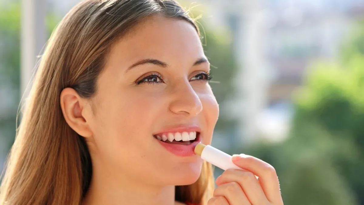Natural Lip Balms Benefits: होठों की खूबसूरती नहीं खोने देते ये लिप बाम,  जानें इसके फायदे