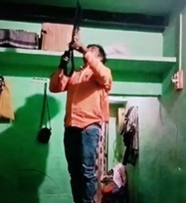 देश – वाराणसी : सोशल मीडिया पर लाइव आकर युवक ने की खुदकुशी, पत्नी के एलआईसी एजेंट बनने से था नाराज #INA