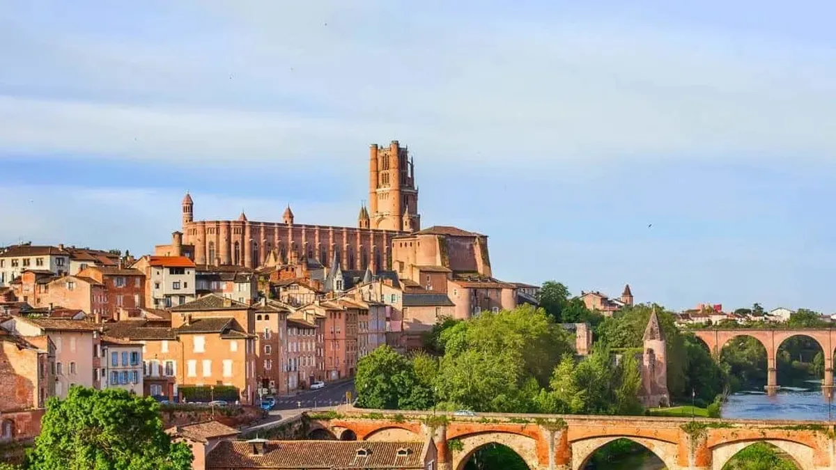 Researchers Investigate Endocrine Disruptors in Occitanie's Air