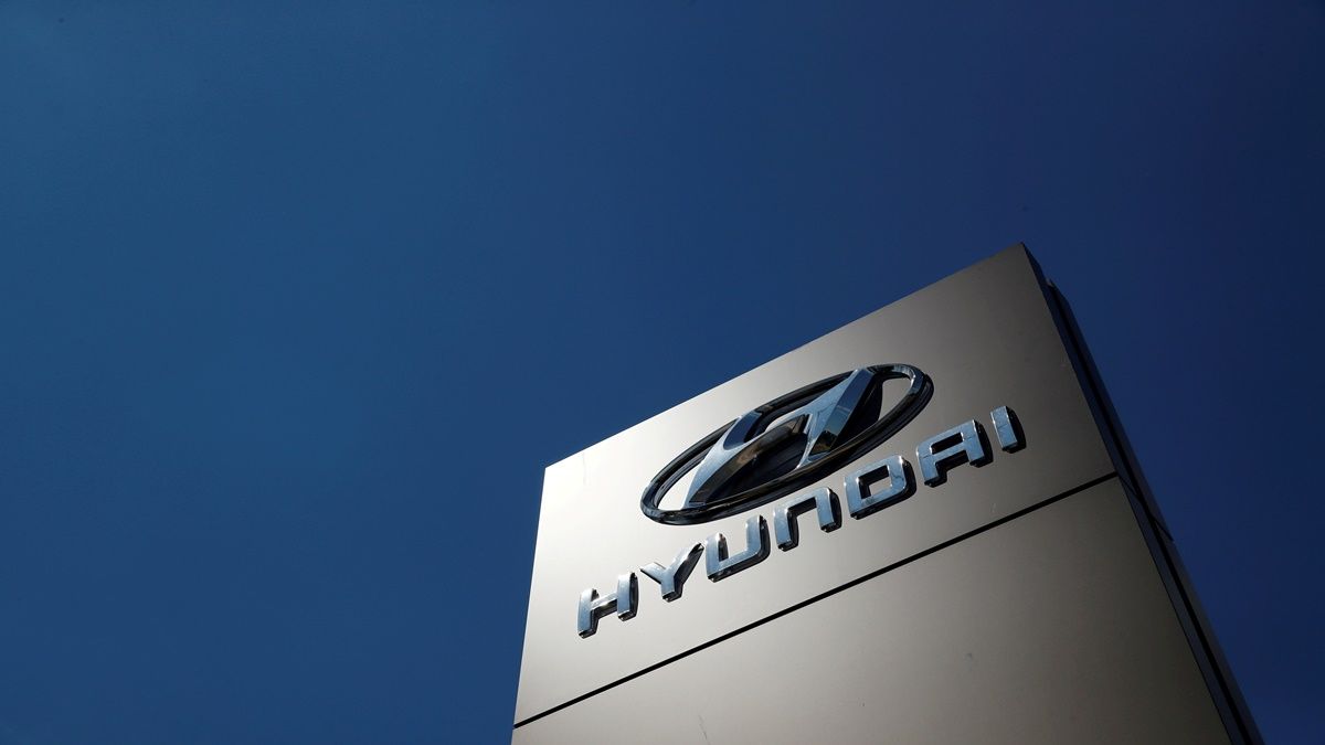 Hyundai Motor Listing: Hyundai Motor India disappointed, stock listed 1% below IPO price, sell or hold