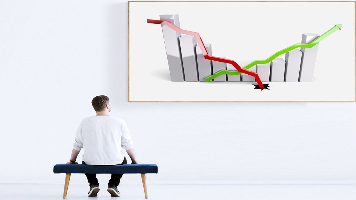 Mutual Funds: Due to market turmoil, the returns of many mutual funds have deteriorated, what should investors do?