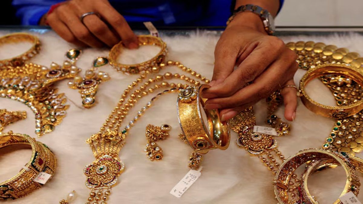 Gold Price: Silver falls by Rs 300, gold stable at Rs 79150, how can the bullion market be in the coming days?