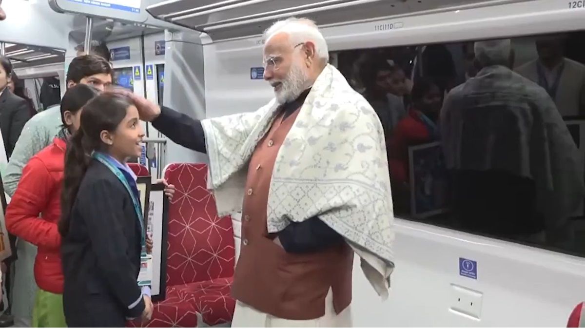 Namo Bharat Train: The journey from Delhi to Meerut will be completed in just 40 minutes, fare is Rs 150-225, PM Modi rode Namo Bharat train with children.