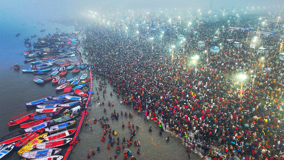 Maha Kumbh Mela 2025: Grand Maha Kumbh Mela started in Prayagraj, lakhs of devotees took a dip in Sangam, PM Modi, CM Yogi congratulated