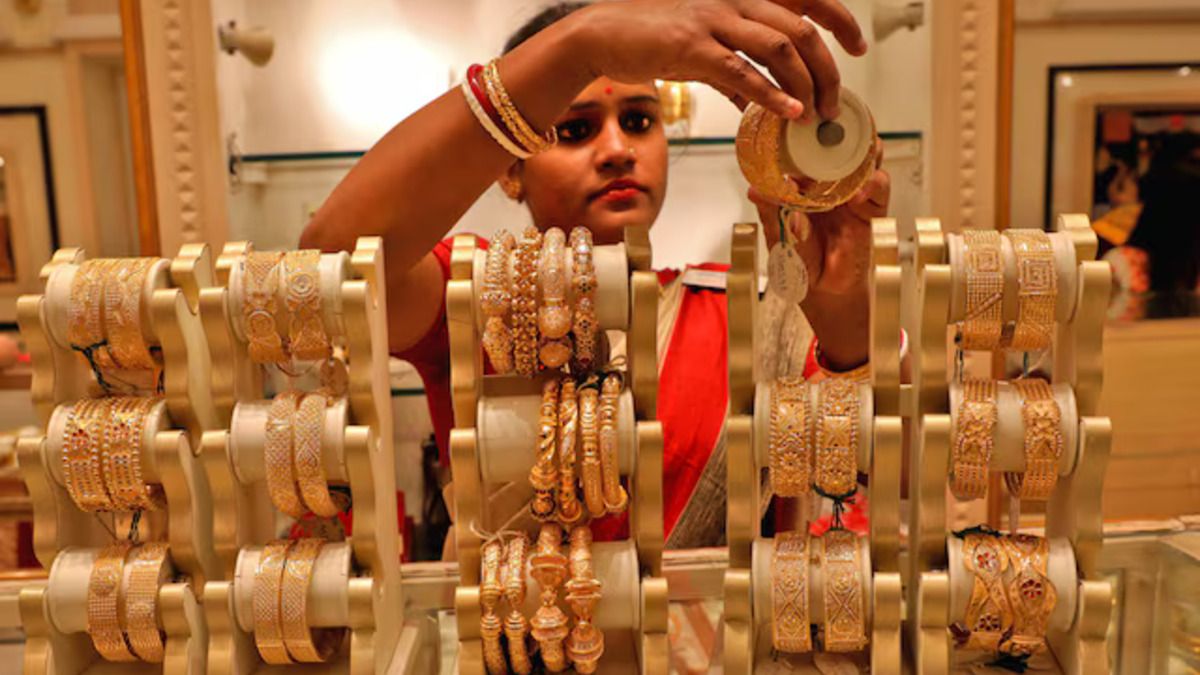 Gold Price: Gold became cheaper by Rs 1150, silver price fell by Rs 2000