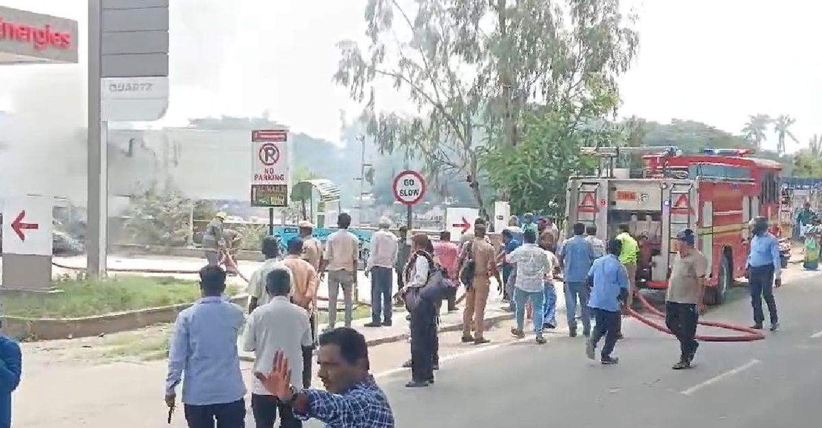 पेट्रोल पंप पर ओमनी वैन में आग लग गई और दुर्घटना हो गई