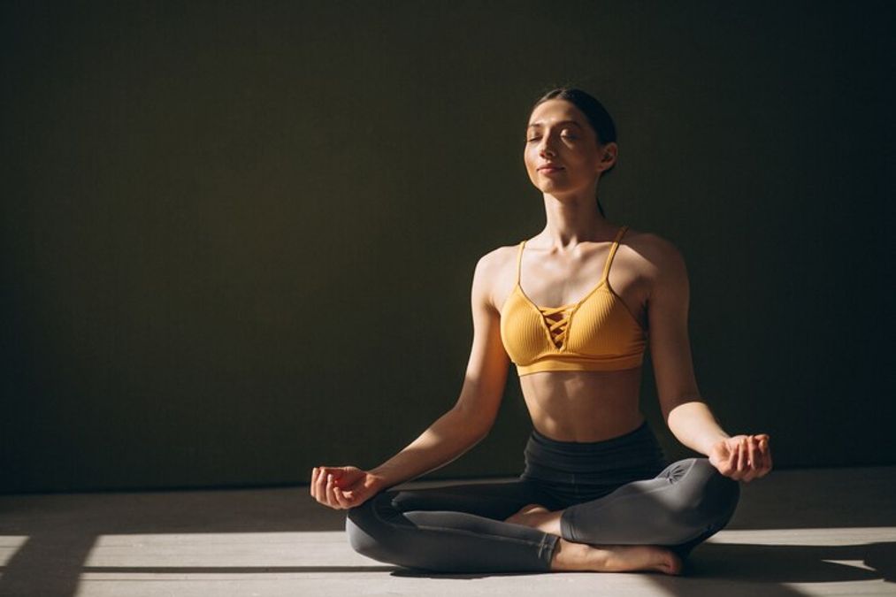 Latih yoga ini setiap hari selama sebulan untuk meningkatkan kesehatan seksual – Video Instruktur Yoga