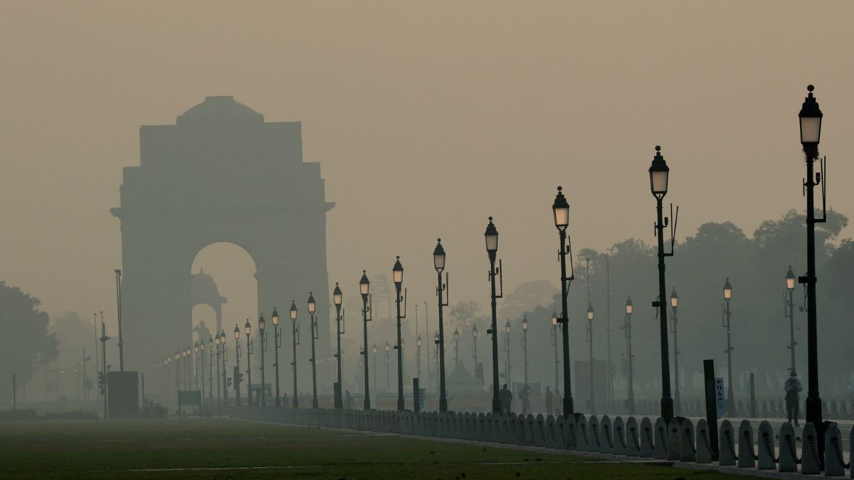 Cracker ban goes up in smoke, postDiwali haze blankets Delhi
