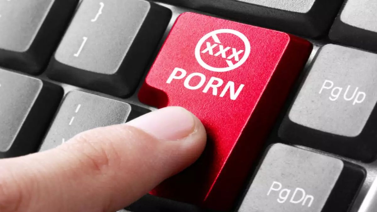 SC sets aside HC order that ruled downloading, watching child porn not