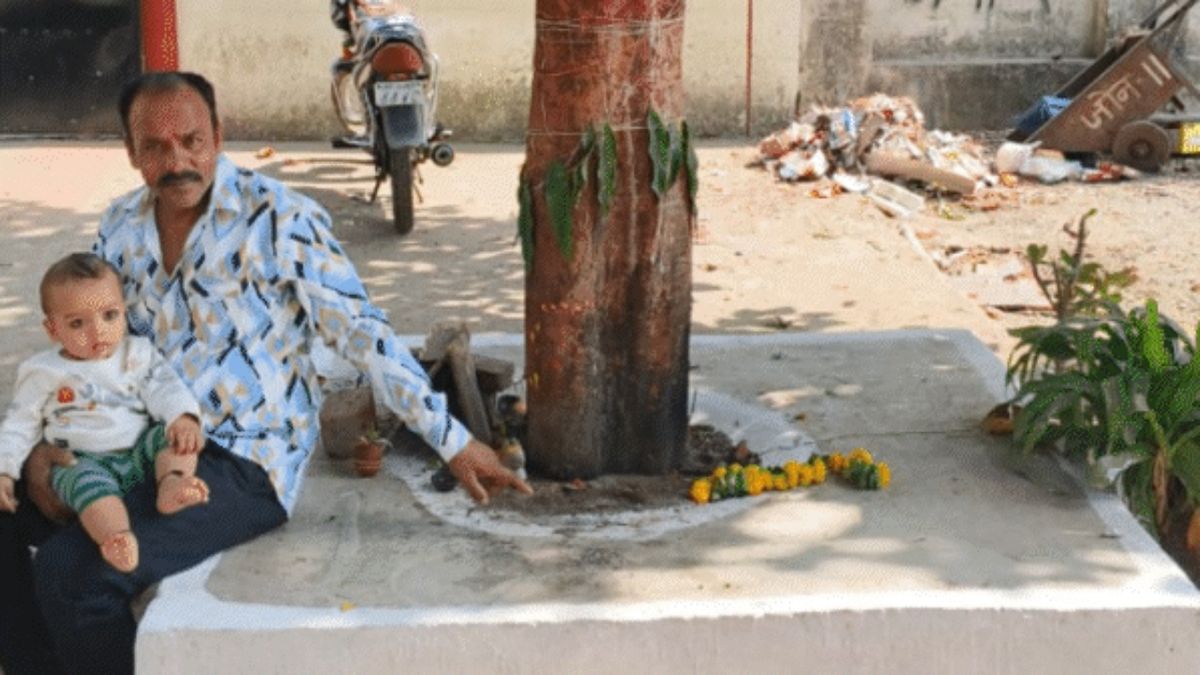 देश – गजब! पेड़ के नीचे स्थापित शिवलिंग उड़ा ले गए चोर, पुलिस भी है हैरान #INA