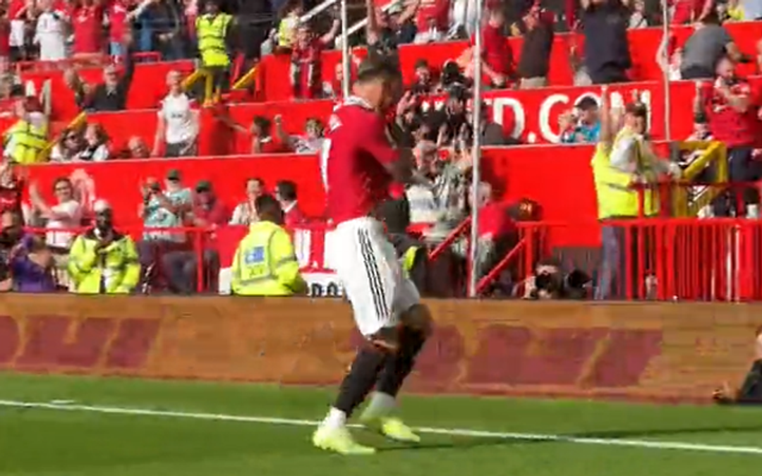 Watch Antony Santos kisses Manchester United badge on his jersey after