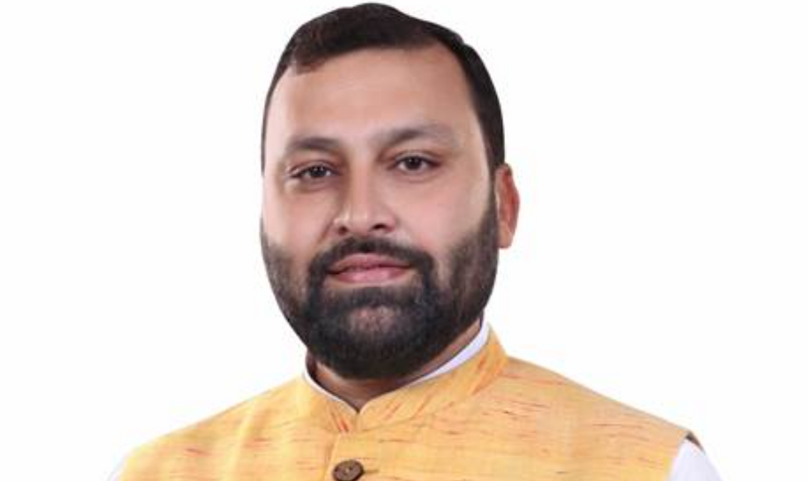 Khadi Exhibition Blends Tradition and Fashion in New Delhi